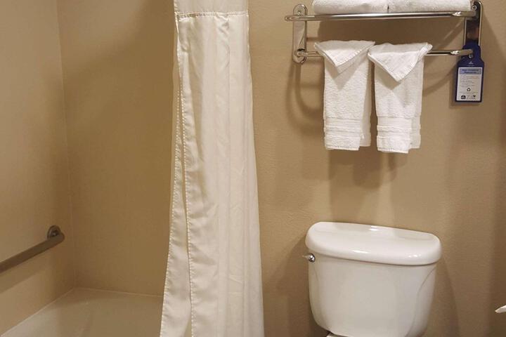 Best Western Plus Airport Inn Suites
