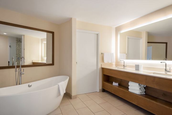 Courtyard by Marriott San Diego Del Mar / Solana Beach