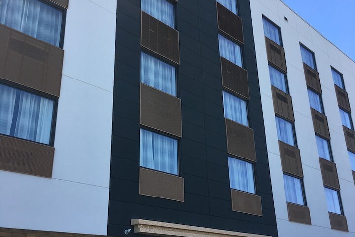 Hotel 2 of 48