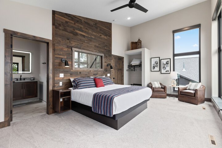 Room 65 of 230