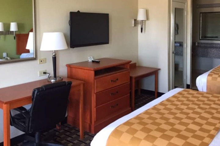 Room 32 of 33