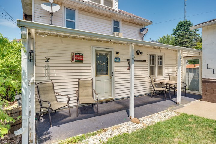 Cozy Iowa Getaway w / Patio & Fenced-in Yard!