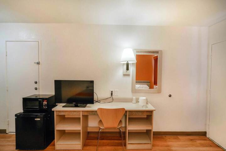Room 13 of 30