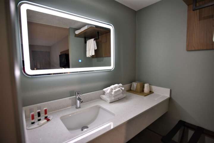 Room 13 of 32