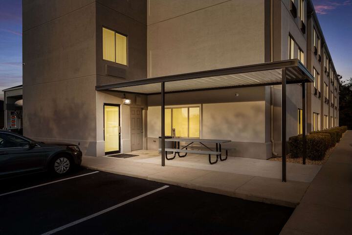 Hotel 8 of 37