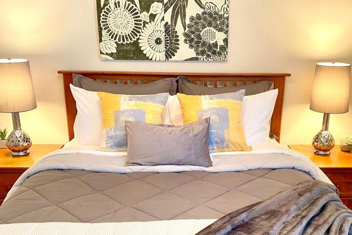 Spacious & comfy home in ultra-convenient location 2025 Traveller Award Winner