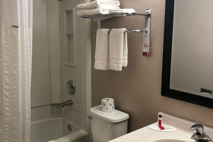Room 32 of 46
