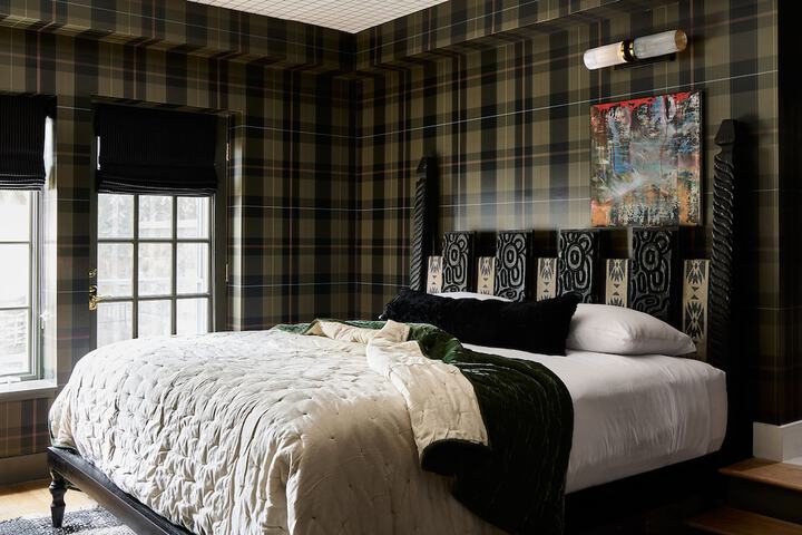Room 33 of 65