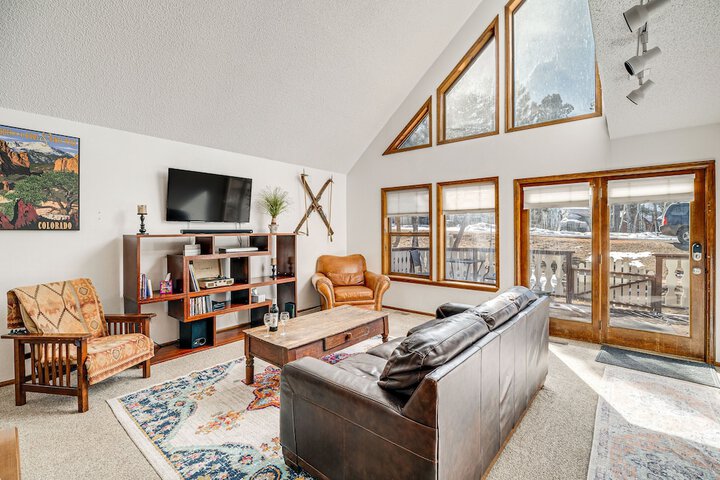 Woodland Park Chalet w / Deck Grill & Mtn Views!