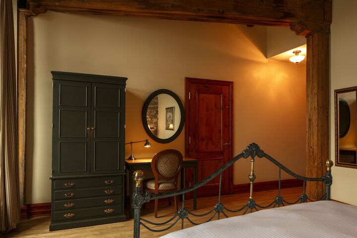 Room 26 of 86