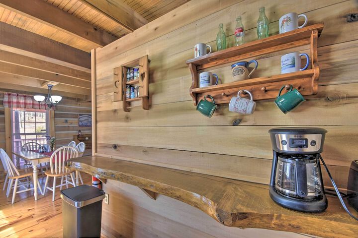 The Lake Place Cabin w / Golf Cart & Free Kayaks!