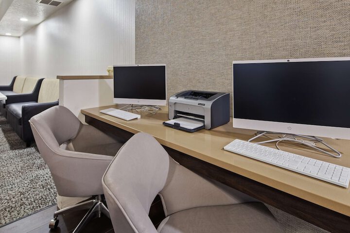 Business Center 29 of 29