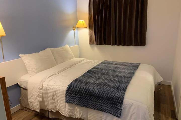 Room 30 of 99