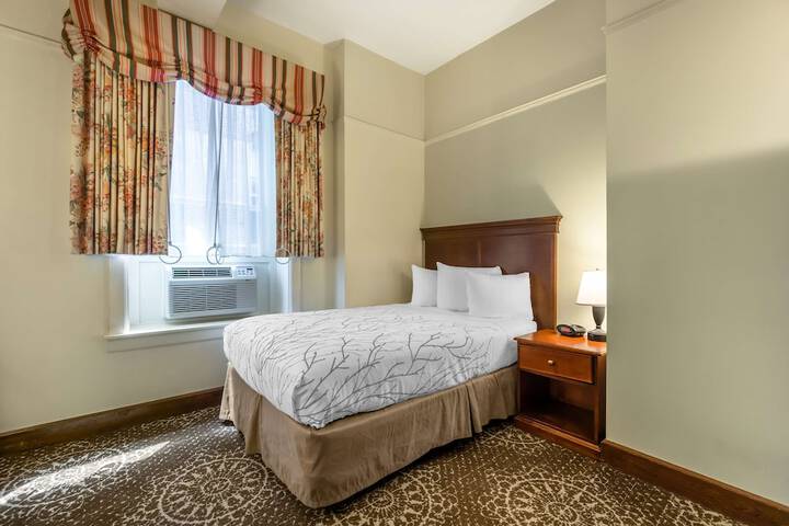 Room 25 of 39