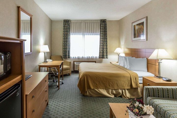 Quality Inn at Collins Road - Cedar Rapids