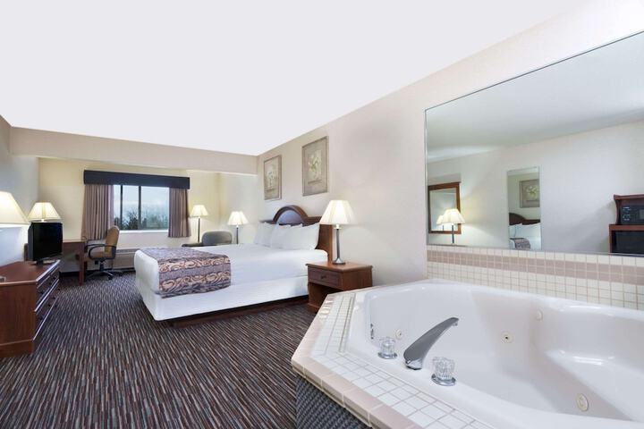 Room 5 of 16