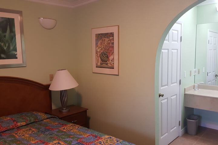 Room 33 of 52