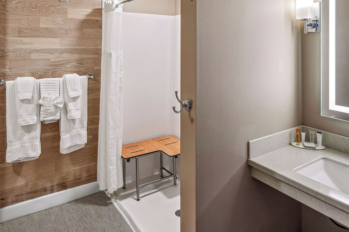 Room 146 of 183