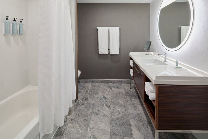 Courtyard by Marriott Montreal Laval