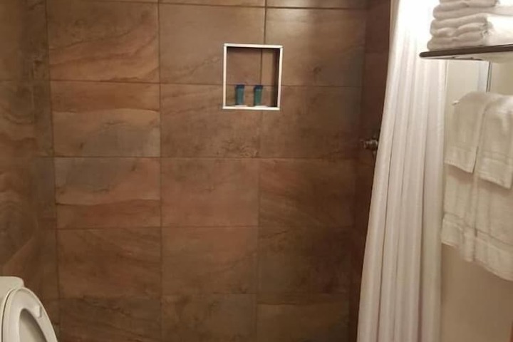 Room 11 of 18