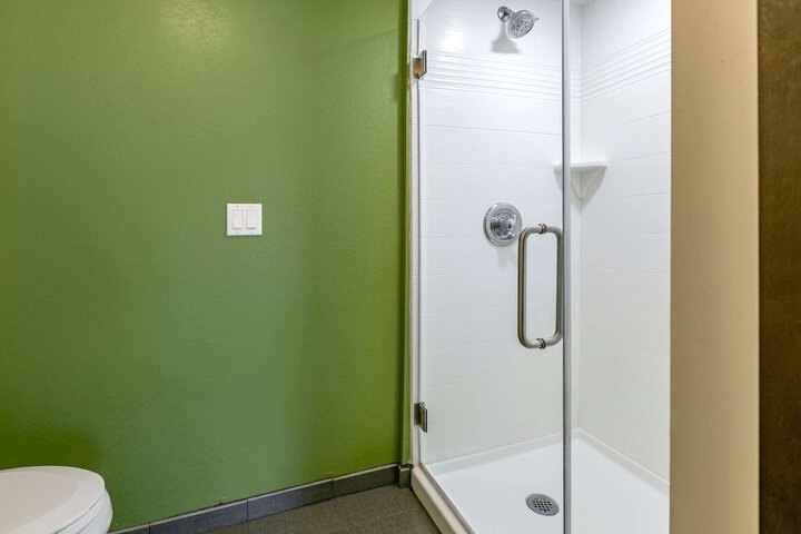 Room 25 of 48
