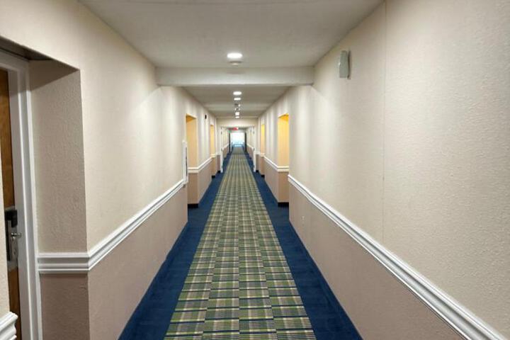 I65 studio suites