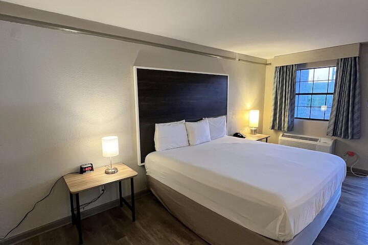 Room 28 of 62