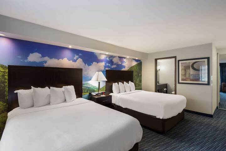 Room 12 of 32