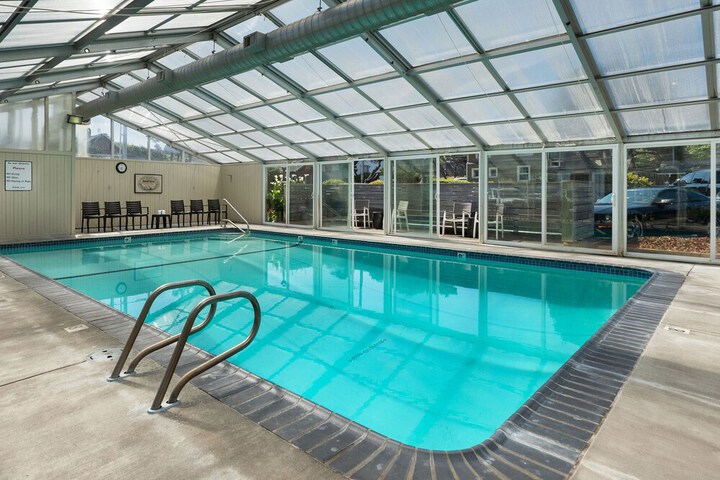 Pelican Shores Inn