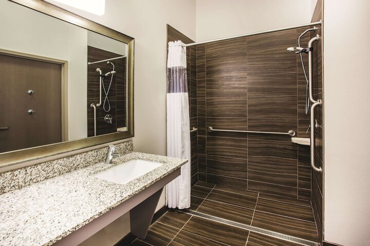 La Quinta Inn & Suites by Wyndham St. Paul-Woodbury