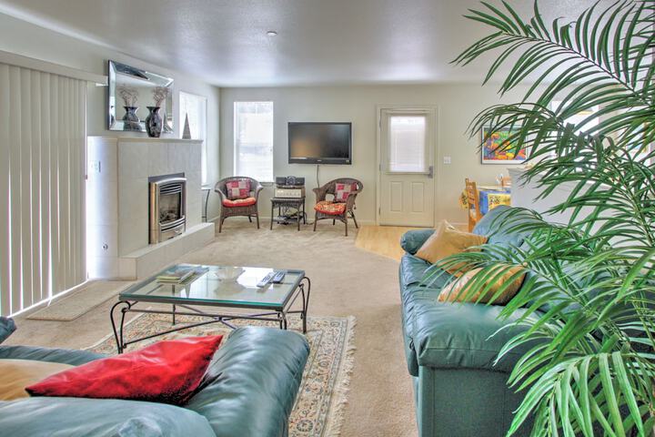 Serene Bungalow-style Home in Point Reyes Station!