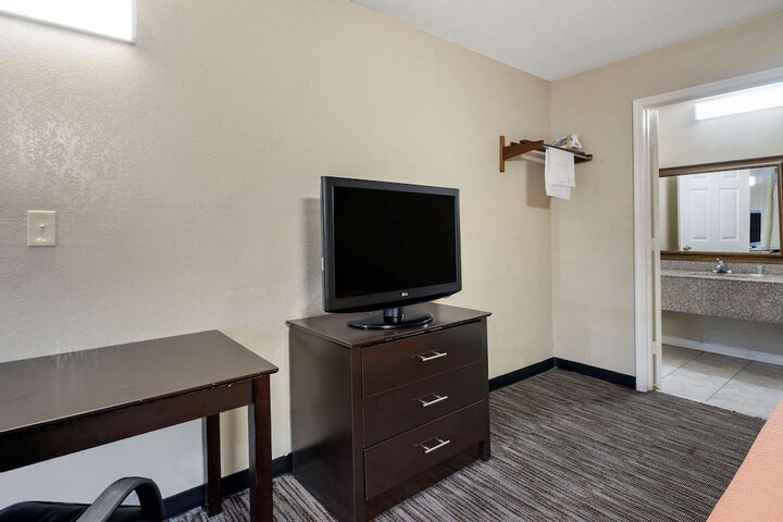 Room 26 of 28