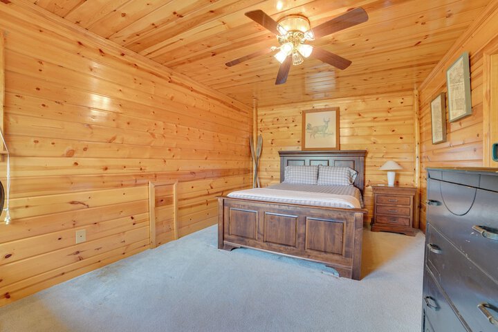 Riverfront Cheboygan Cabin w / Kayaks & Dock!