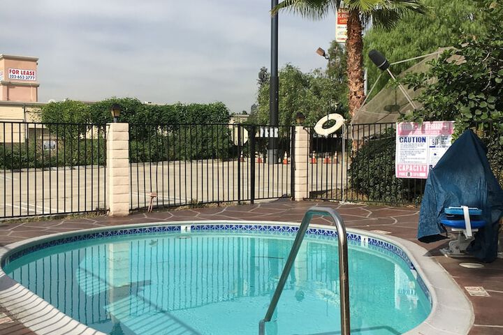 Days Inn by Wyndham Ontario Airport