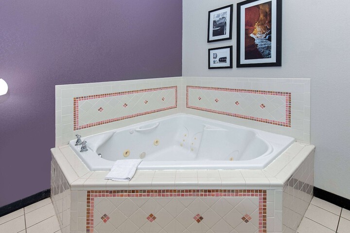 Hot Tub 68 of 73