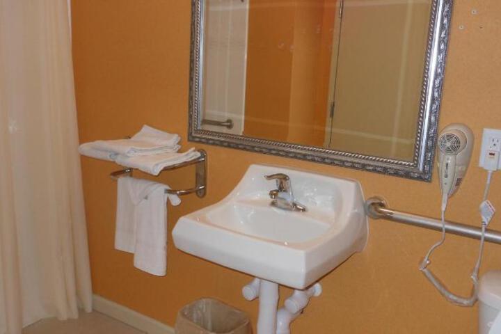 Rodeway Inn University