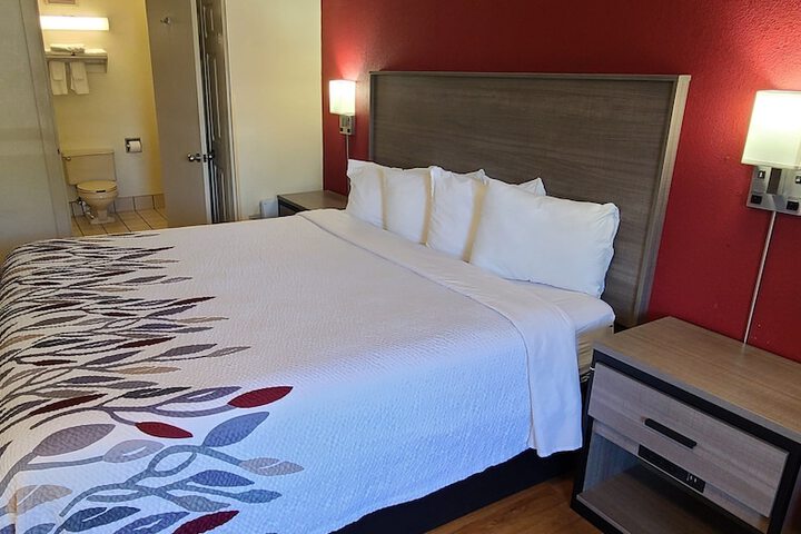 Red Roof Inn & Suites Cornelius – Lake Norman