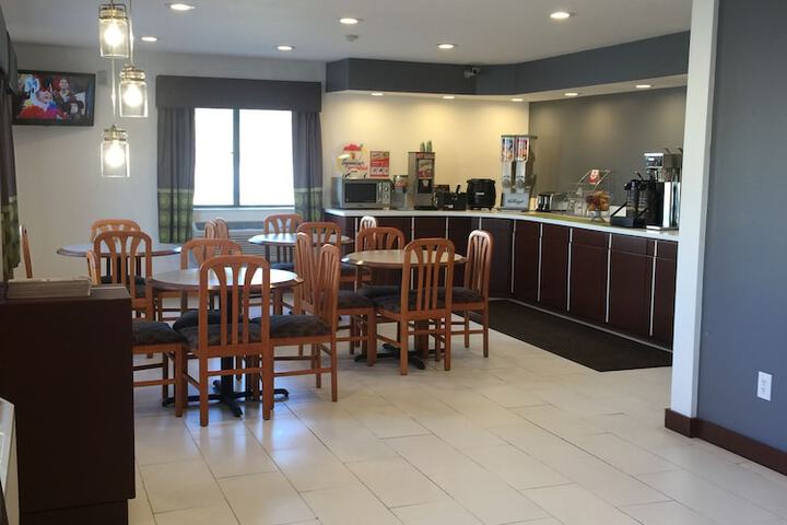 Super 8 by Wyndham Zanesville
