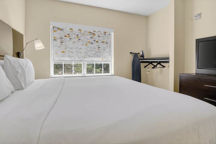 Holiday Inn & Suites Dallas-Addison by IHG