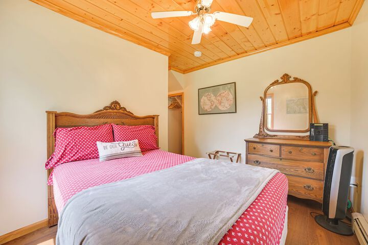 Riverfront Cheboygan Cabin w / Kayaks & Dock!