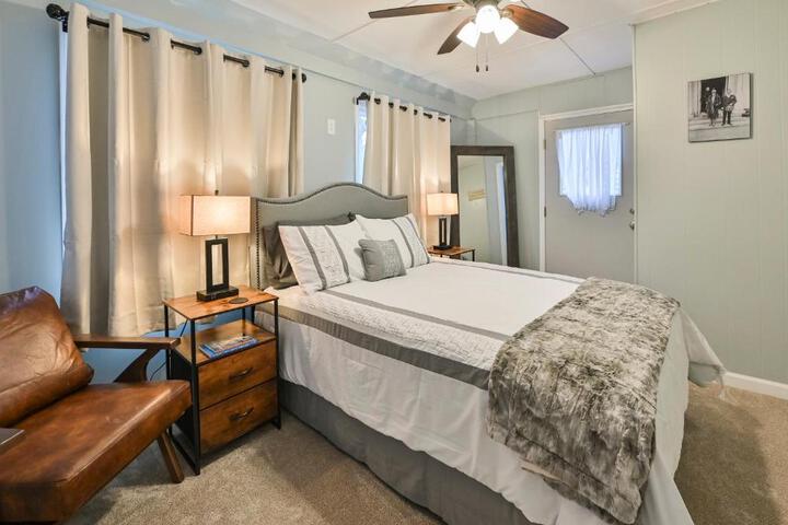 Sr Pilot Earhart Hangar Suite 2 br K & Q, 1 Ba