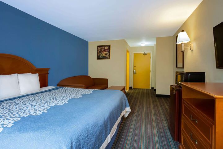 Room 7 of 25