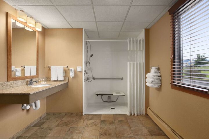 Room 8 of 13