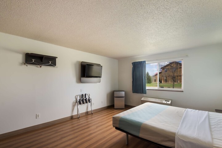 Motel 6 Rothschild WI