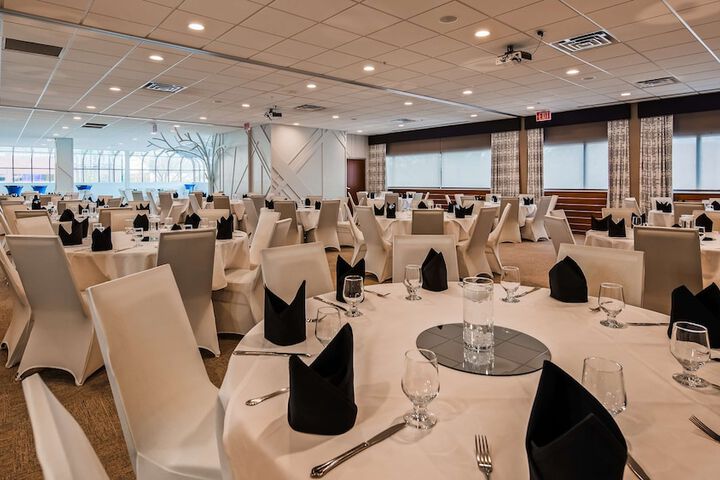 The Rushmore Hotel & Suites BW Premier Collection