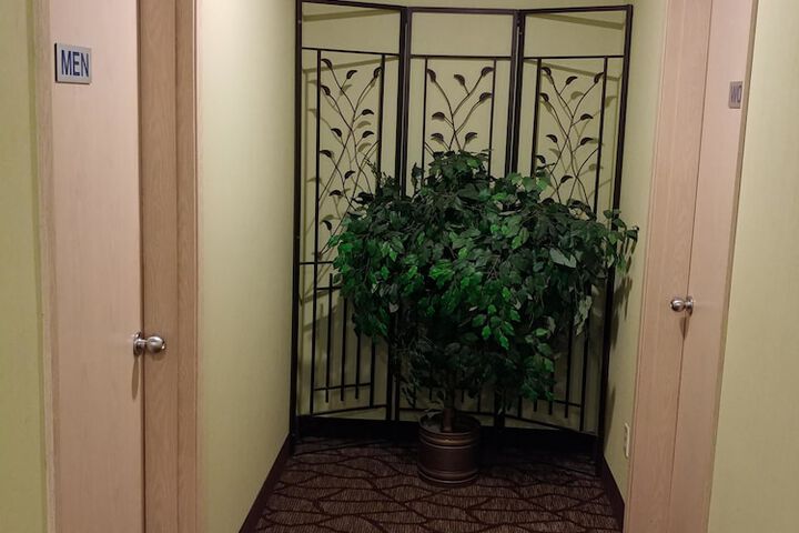 Room 11 of 28