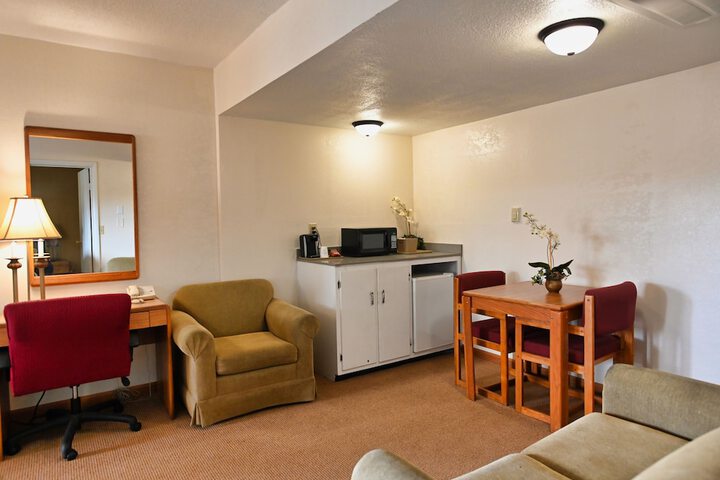 Room 7 of 12
