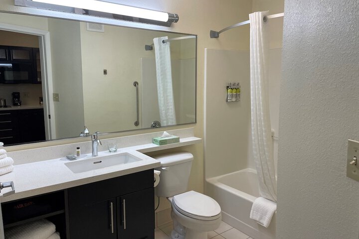 Candlewood Suites East Lansing by IHG