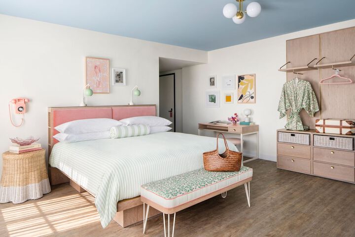 Room 40 of 119