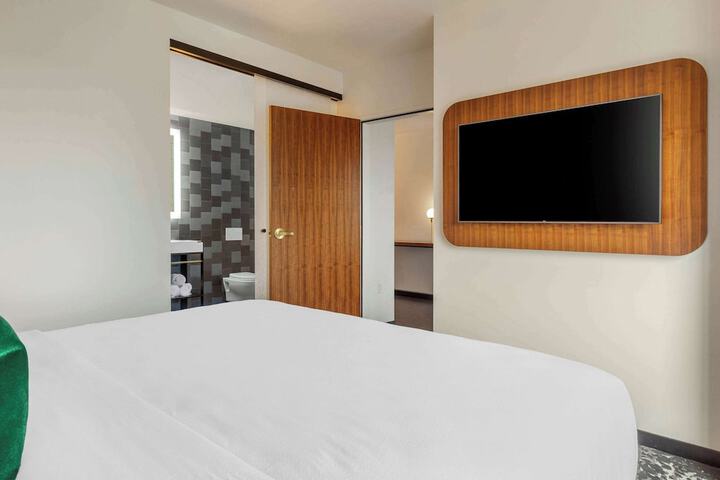 Room 38 of 83